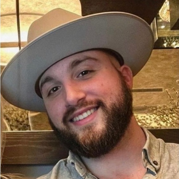 Meet your Posher, Daniel - Picture 1 of 5